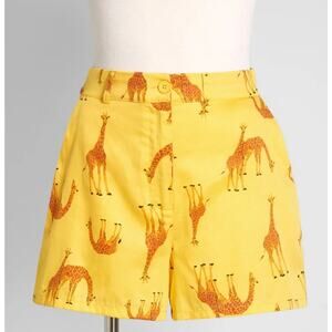 ModCloth Spring of Things Yellow Giraffe Print High Waisted Shorts NWT Medium S